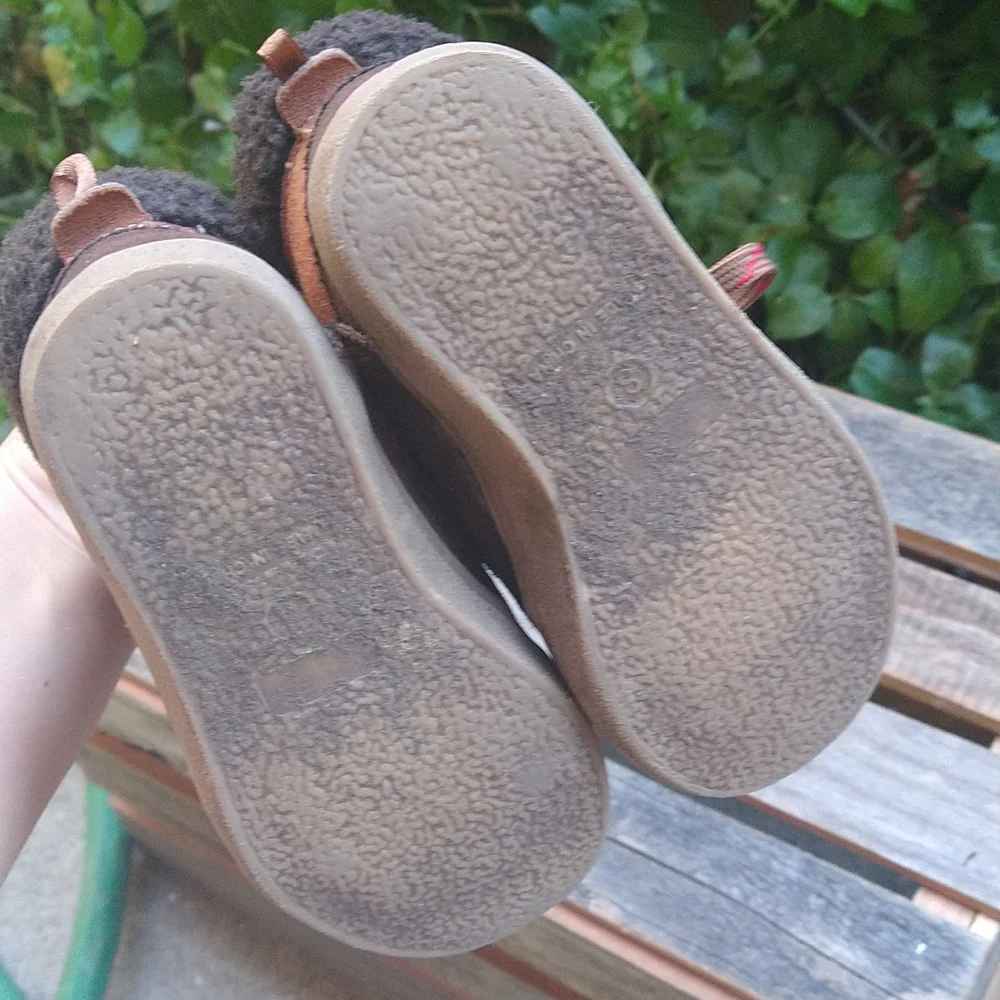 SIZE8: OLD NAVY KIDS BOOTS